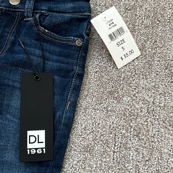 DL1961 Girls jeans size 5  new with tags adjustable waist - Picture 5 of 7